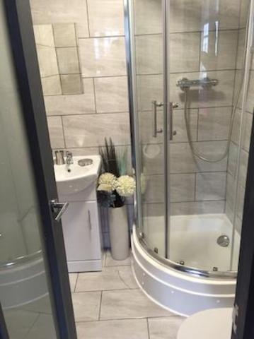  Image of Studio flat to rent in Pershore Road Selly Park Birmingham B29 at 966 Pershore Road, Selly Park B29
