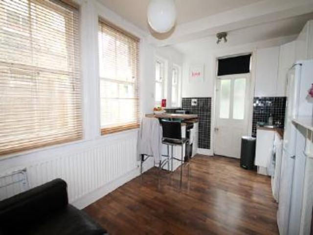  Image of 1 bedroom Flat to rent in Hackford Road London SW9 at Hackford Road, Oval, London SW9