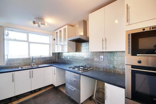 Image of 2 bedroom Flat to rent in The Knoll London W13 at The Grange, The Knoll, Ealing W13