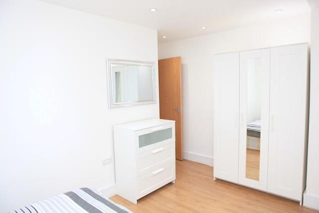  Image of 2 bedroom Flat to rent in St. Mark Street London E1 at Barnett Street, London E1