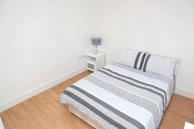  Image of 2 bedroom Flat to rent in St. Mark Street London E1 at Barnett Street, London E1