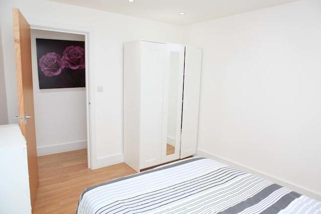  Image of 2 bedroom Flat to rent in St. Mark Street London E1 at Barnett Street, London E1
