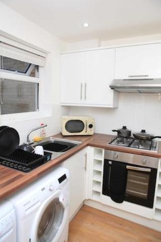  Image of 2 bedroom Flat to rent in St. Mark Street London E1 at Barnett Street, London E1
