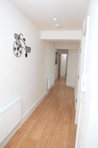  Image of 2 bedroom Flat to rent in St. Mark Street London E1 at Barnett Street, London E1
