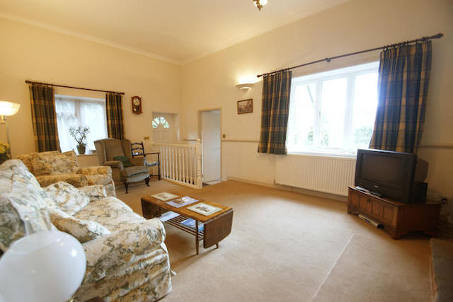  Image of 2 bedroom Flat to rent in High Street Blockley Moreton-in-Marsh GL56 at Milton Court, Blockley GL56