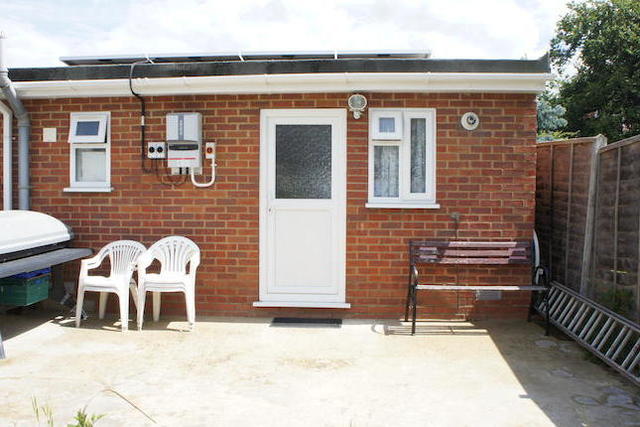  Image of 2 bedroom Flat to rent in Manaton Crescent Southall UB1 at Manaton Crescent, Middlesex UB1