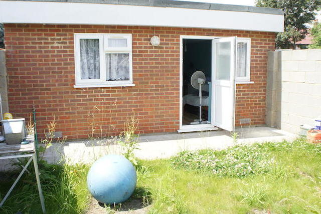  Image of 2 bedroom Flat to rent in Manaton Crescent Southall UB1 at Manaton Crescent, Middlesex UB1