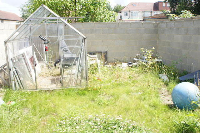  Image of 2 bedroom Flat to rent in Manaton Crescent Southall UB1 at Manaton Crescent, Middlesex UB1