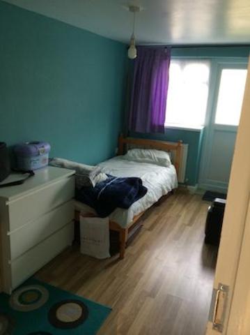  Image of 2 bedroom Flat to rent in Manaton Crescent Southall UB1 at Manaton Crescent, Middlesex UB1