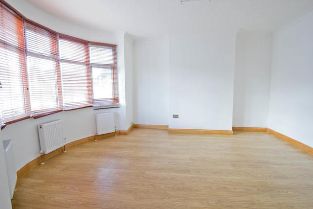  Image of 2 bedroom Flat to rent in Haycroft Gardens London NW10 at Haycroft Gardens, London, Willesden Green NW10