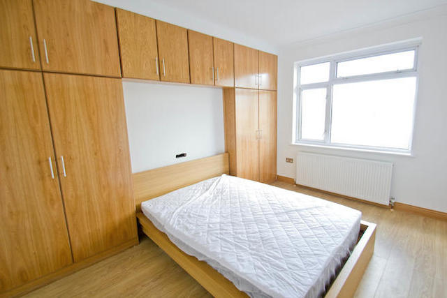  Image of 2 bedroom Flat to rent in Haycroft Gardens London NW10 at Haycroft Gardens, London, Willesden Green NW10