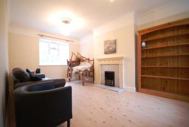  Image of 3 bedroom Flat to rent in Mount Avenue London W5 at Avenue Court, Mount Avenue, Ealing W5