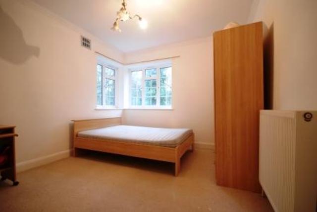  Image of 3 bedroom Flat to rent in Mount Avenue London W5 at Avenue Court, Mount Avenue, Ealing W5