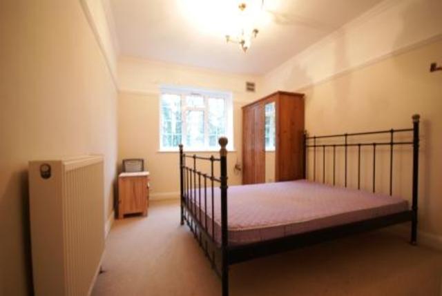  Image of 3 bedroom Flat to rent in Mount Avenue London W5 at Avenue Court, Mount Avenue, Ealing W5