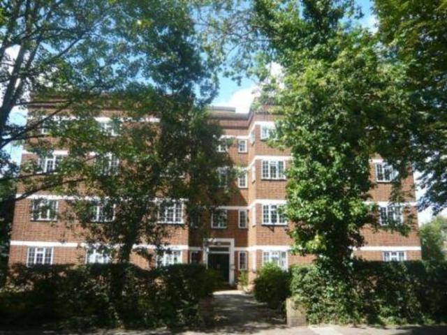  Image of 3 bedroom Flat to rent in Mount Avenue London W5 at Avenue Court, Mount Avenue, Ealing W5