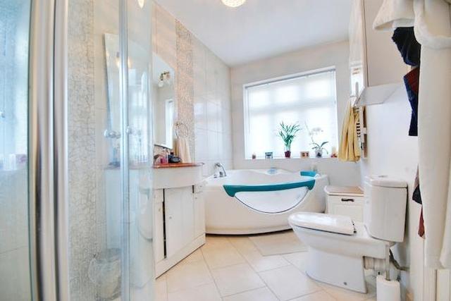  Image of 5 bedroom Property to rent in Mount Avenue London W5 at Mount Avenue, Ealing W5