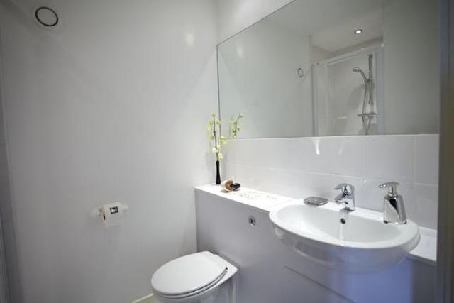 Image of Studio flat to rent in Kilburn High Road London NW6 at Kilburn High Road, London NW6