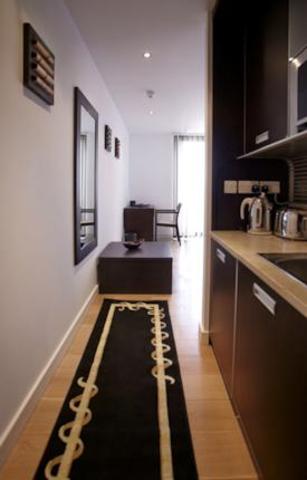  Image of Studio flat to rent in Kilburn High Road London NW6 at Kilburn High Road, London NW6