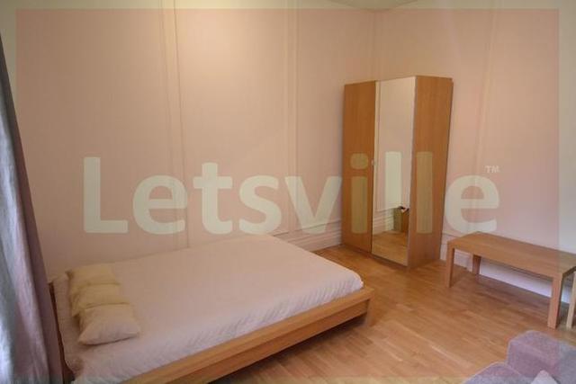  Image of Studio flat to rent in Courtfield Gardens London SW5 at Courtfield Gardens, London SW5