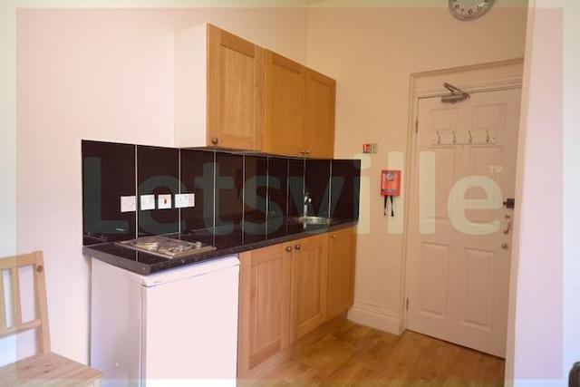  Image of Studio flat to rent in Courtfield Gardens London SW5 at Courtfield Gardens, London SW5