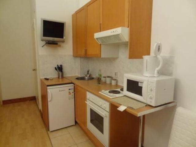  Image of Studio flat to rent in West Cromwell Road London SW5 at West Cromwell Road, London SW5