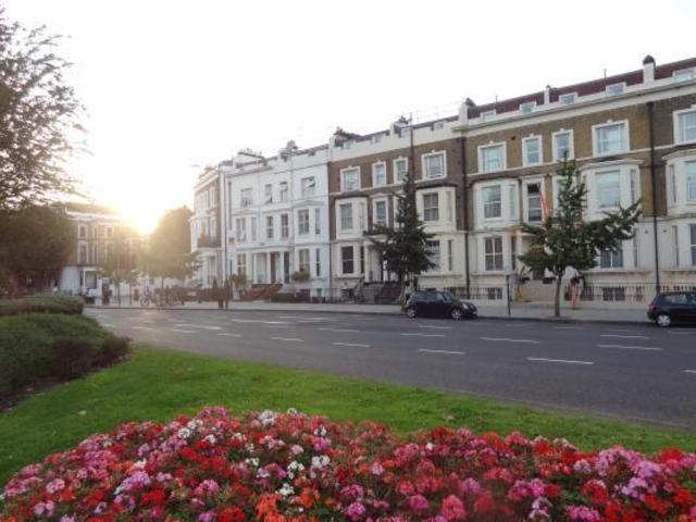  Image of Studio flat to rent in West Cromwell Road London SW5 at West Cromwell Road, London SW5