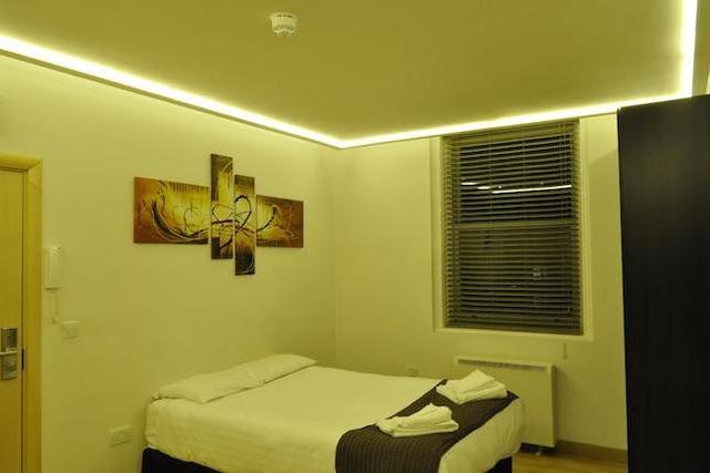 Image of Studio flat to rent in Rotherhithe New Road London SE16 at Rotherhithe New Road, London SE16