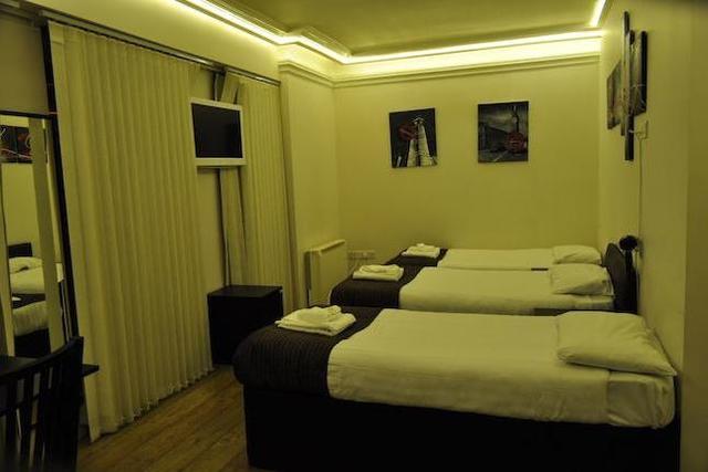  Image of Studio flat to rent in Rotherhithe New Road London SE16 at Rotherhithe New Road, London SE16