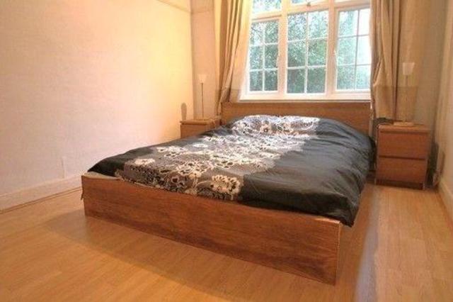  Image of 1 bedroom Flat to rent in Balham High Road London SW17 at Moira Court, Balham High Road, Balham SW17