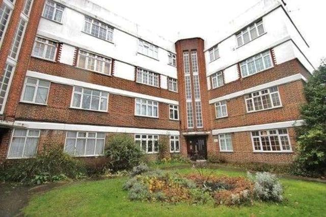  Image of 1 bedroom Flat to rent in Balham High Road London SW17 at Moira Court, Balham High Road, Balham SW17