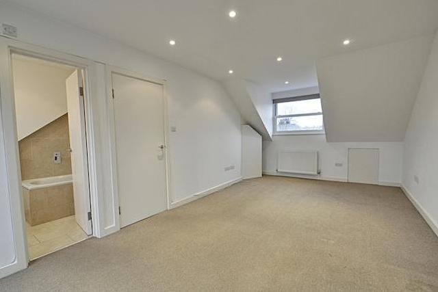  Image of 2 bedroom Flat to rent in Barrowgate Road London W4 at Barrowgate Road, Chiswick W4