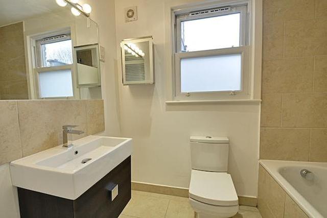  Image of 2 bedroom Flat to rent in Barrowgate Road London W4 at Barrowgate Road, Chiswick W4