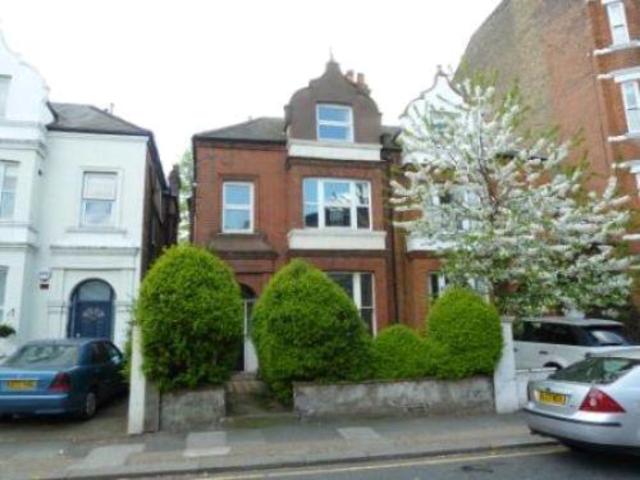  Image of 3 bedroom Flat to rent in Wellesley Road London W4 at Wellesley Road, Chiswick W4