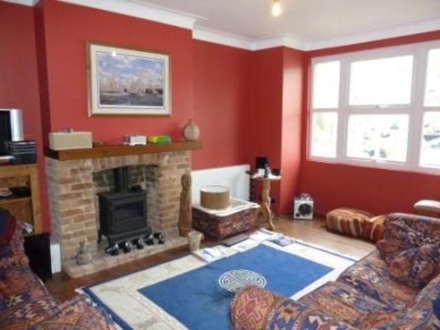  Image of 3 bedroom Flat to rent in Wellesley Road London W4 at Wellesley Road, Chiswick W4