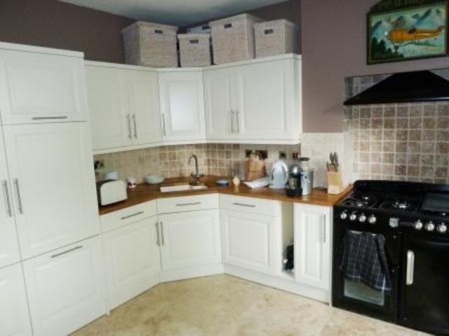  Image of 3 bedroom Flat to rent in Wellesley Road London W4 at Wellesley Road, Chiswick W4