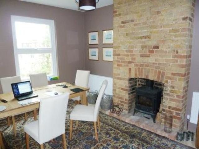  Image of 3 bedroom Flat to rent in Wellesley Road London W4 at Wellesley Road, Chiswick W4