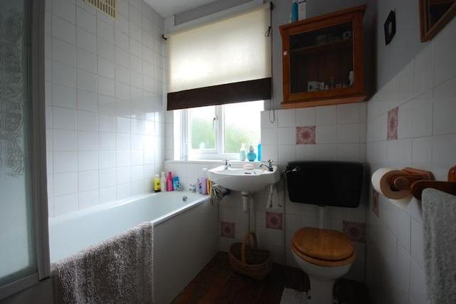  Image of 3 bedroom Property to rent in Hartham Road Isleworth TW7 at Hartham Road, Isleworth TW7