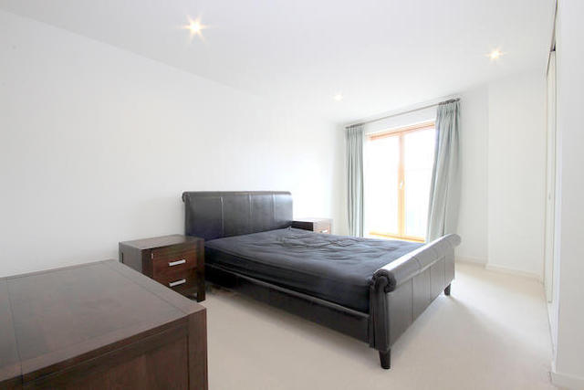 Image of 1 bedroom Flat to rent in Wingate Square London SW4 at Wingate Square, Clapham, London SW4