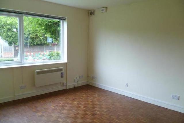  Image of 1 bedroom Flat to rent in Grosvenor Road Wallington SM6 at Grosvenor Road, Wallington SM6