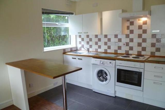  Image of 1 bedroom Flat to rent in Grosvenor Road Wallington SM6 at Grosvenor Road, Wallington SM6