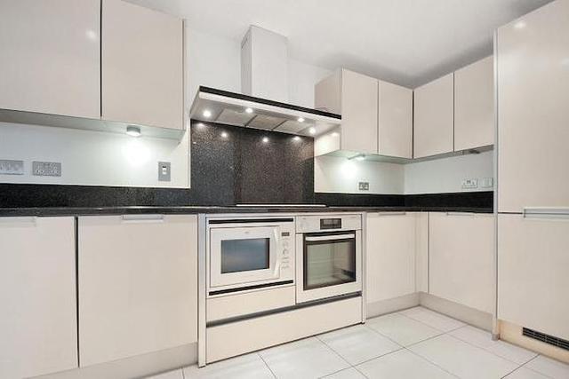  Image of 2 bedroom Flat to rent in St. George Wharf London SW8 at Hamilton House, St George Wharf, Vauxhall SW8