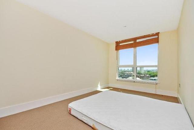  Image of 2 bedroom Flat to rent in St. George Wharf London SW8 at Hamilton House, St George Wharf, Vauxhall SW8