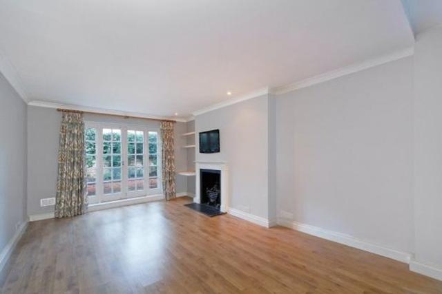  Image of 2 bedroom Flat to rent in Albert Bridge Road London SW11 at Albert Bridge Road, London SW11
