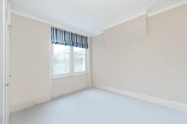  Image of 2 bedroom Flat to rent in Albert Bridge Road London SW11 at Albert Bridge Road, London SW11