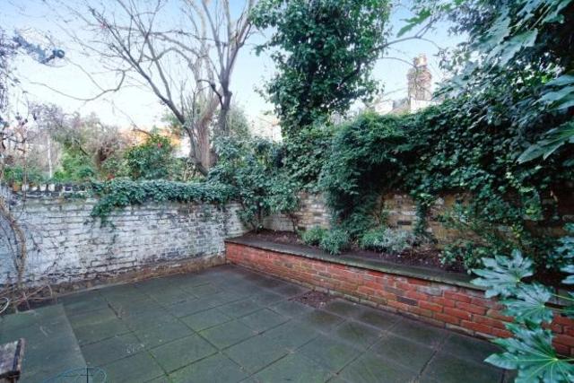  Image of 2 bedroom Flat to rent in Albert Bridge Road London SW11 at Albert Bridge Road, London SW11