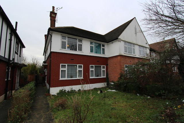  Image of 2 bedroom Maisonette to rent in Ferrymead Gardens Greenford UB6 at Ferrymead Gardens, Greenford UB6