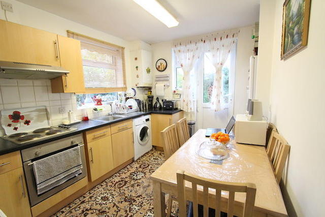  Image of 2 bedroom Maisonette to rent in Ferrymead Gardens Greenford UB6 at Ferrymead Gardens, Greenford UB6