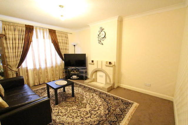  Image of 2 bedroom Maisonette to rent in Ferrymead Gardens Greenford UB6 at Ferrymead Gardens, Greenford UB6