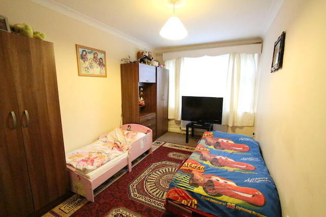  Image of 2 bedroom Maisonette to rent in Ferrymead Gardens Greenford UB6 at Ferrymead Gardens, Greenford UB6