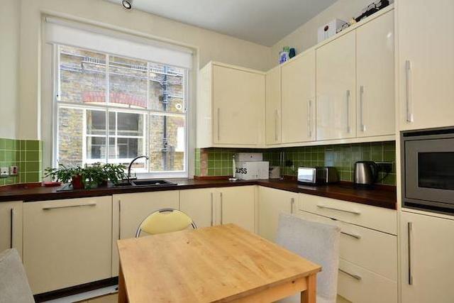  Image of 3 bedroom Flat to rent in Albert Bridge Road London SW11 at Albert Bridge Road, Battersea SW11